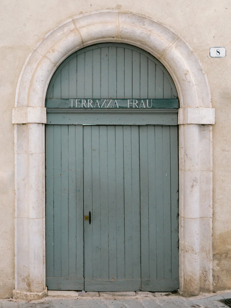 Terrazza Frau - the door - fotokunst von Marika Huisman