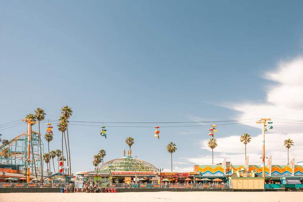 Fun at the beach | Boardwalk Santa Cruz | California - fotokunst von Marika Huisman