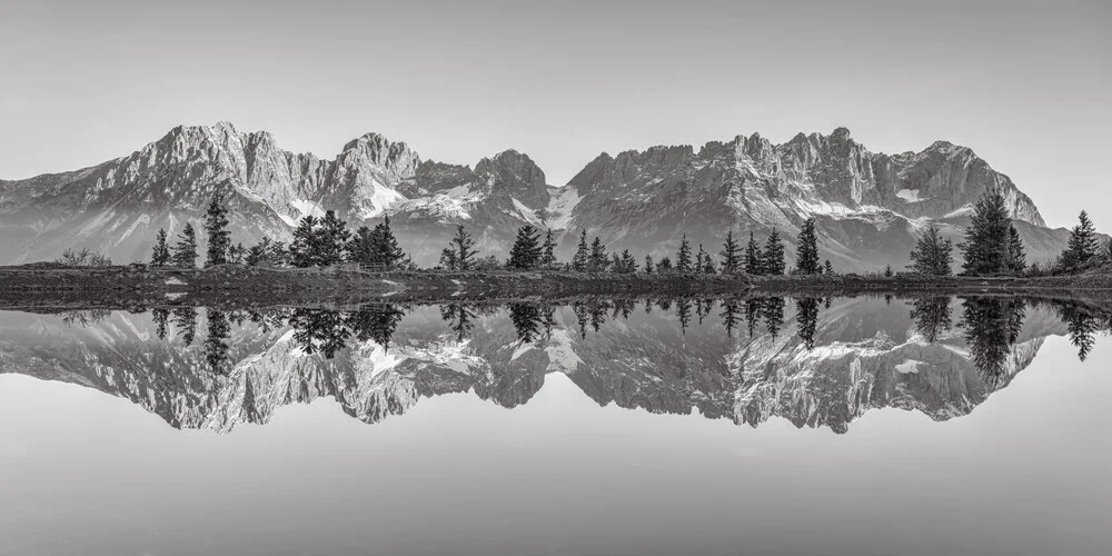 Wilder Kaiser in Tirol schwarz-weiß - fotokunst von Michael Valjak