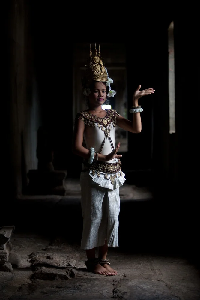 Temple Dancer - fotokunst von Manuel Fischer