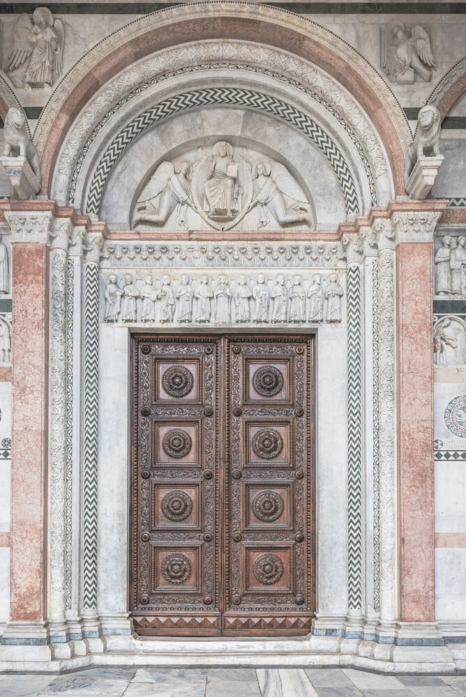 Wooden door - fotokunst von Photolovers .