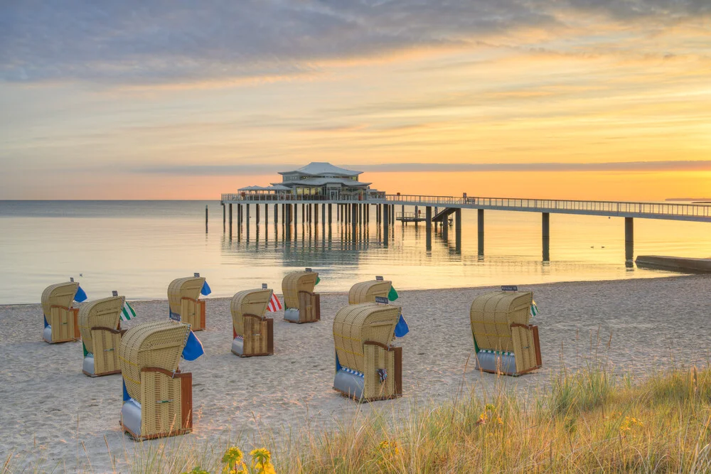 Timmendorfer Strand am Morgen - fotokunst von Michael Valjak