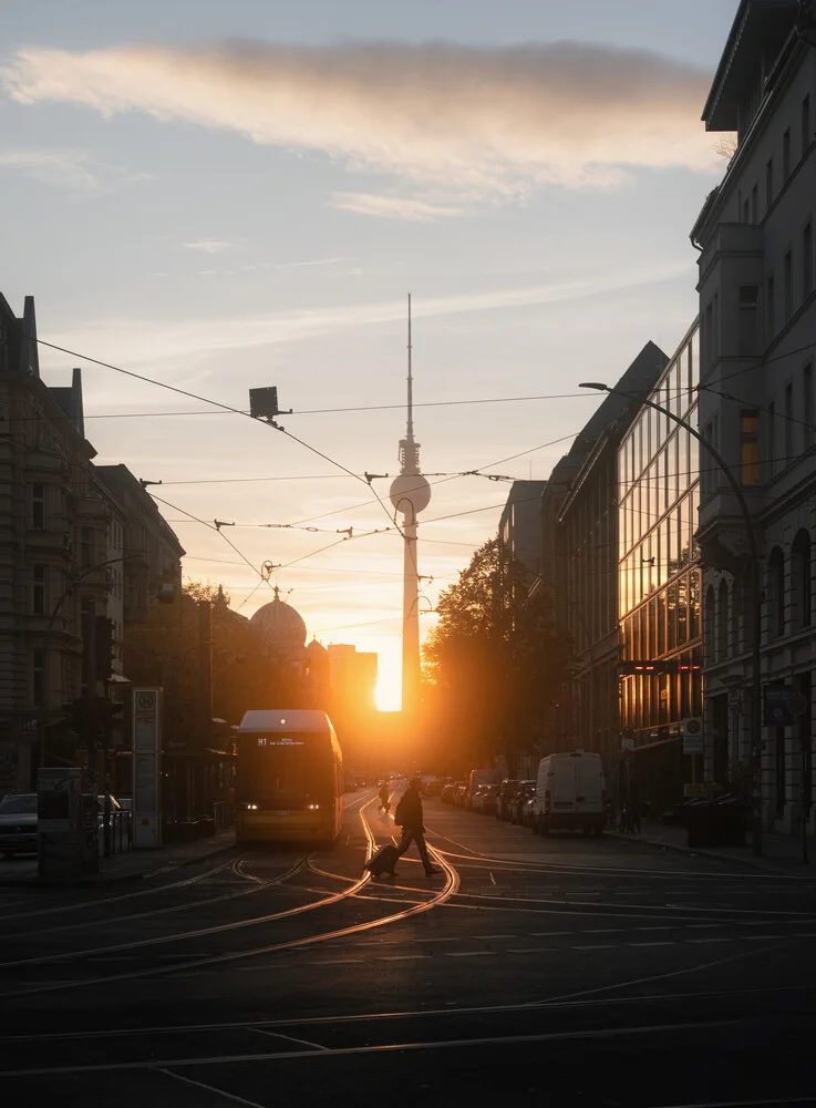 Fotokunst von Patrick Noack: Berliner Stadtansicht bei Sonnenaufgang im Gegenlicht.