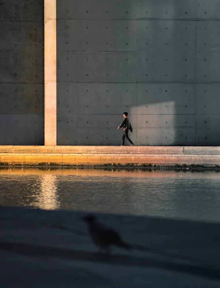 Fotokunst von Patrick Noack: urbaner Morgen in Berlin mit Menschen und Lichtspiel.