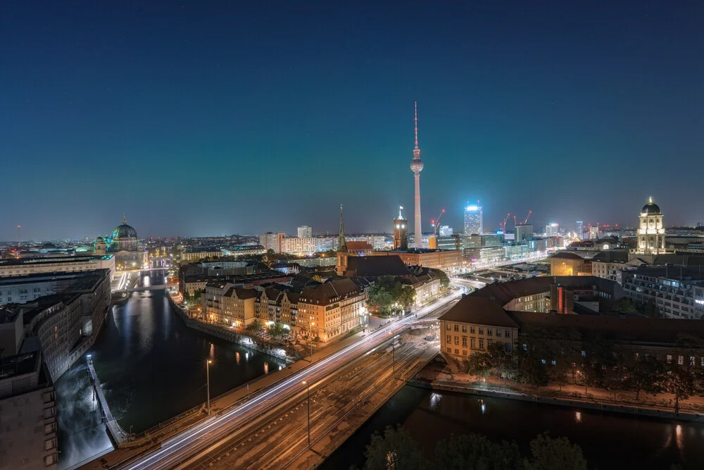 Fotokunst von Patrick Noack: Nordlichter über Berlin bei Nacht