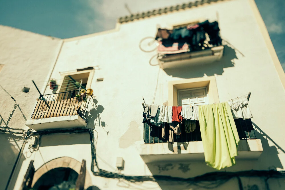 Drying Laundry - fotokunst von Stefanie Lategahn
