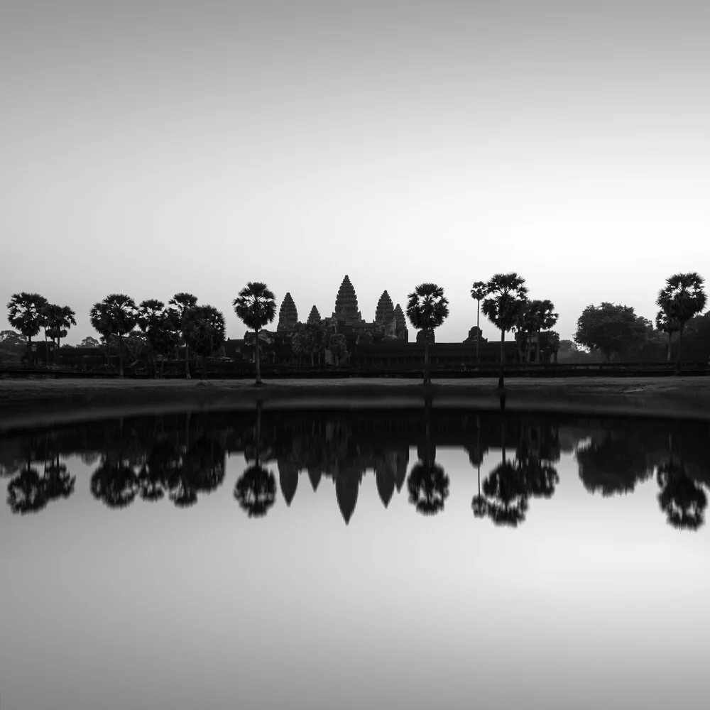 Wandbild von Christian Janik: friedliche Sicht auf Angkor Wat bei Sonnenaufgang