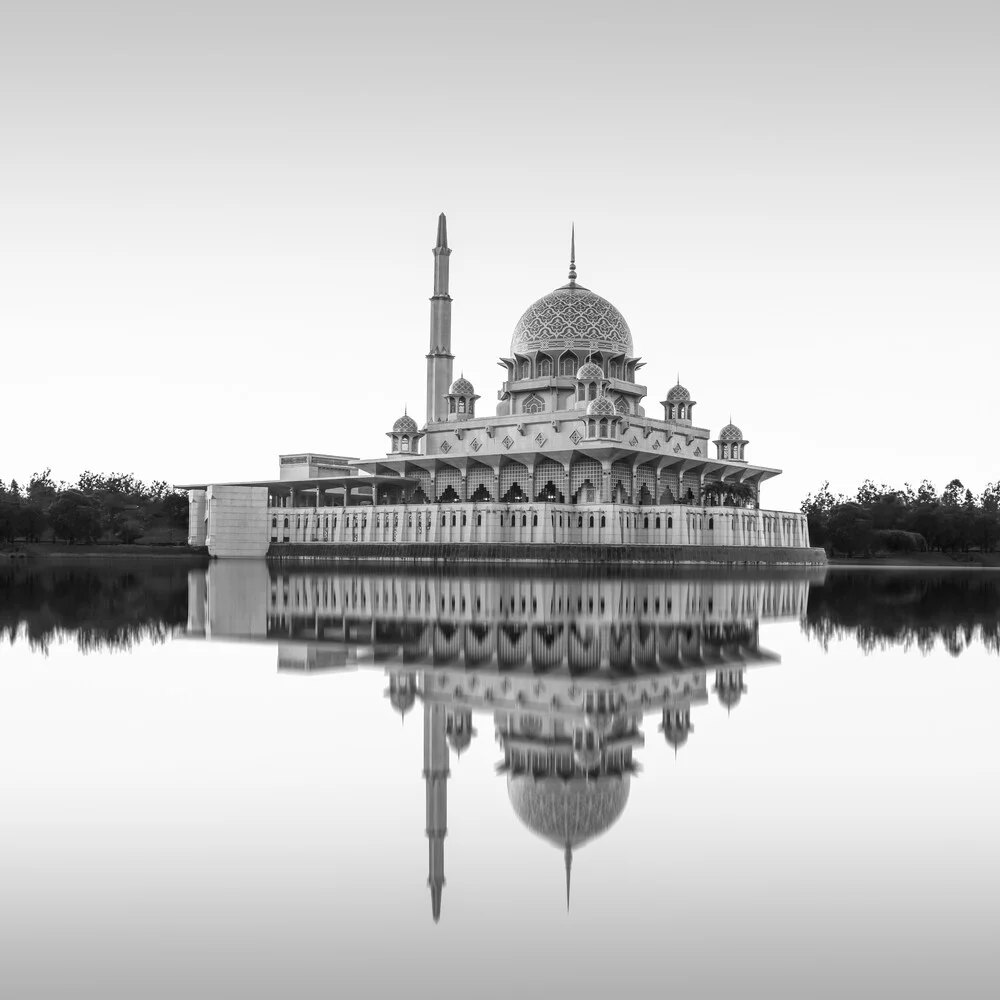 Fotokunst: sanfte Farben und harmonische Formen der Putra Moschee in Malaysia