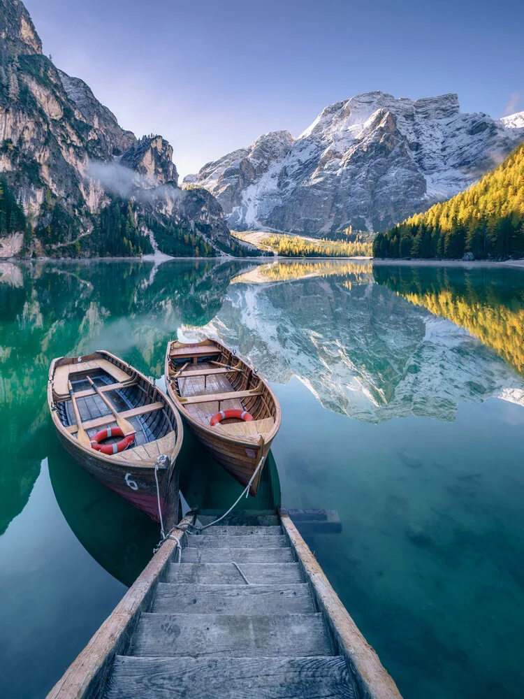 Herbst am Pragser Wildsee, Italien – Fotokunst von Achim Thomae als Poster oder Acrylglasbild