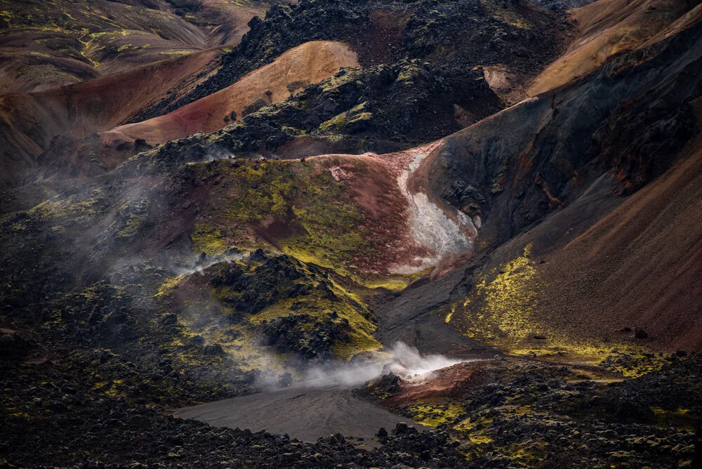 Die abstrakte Landschaft von Landmannalaugar im isländischen Hochland, Deutschland – Fotokunst von Christian Noah als Poster oder Acrylglasbild