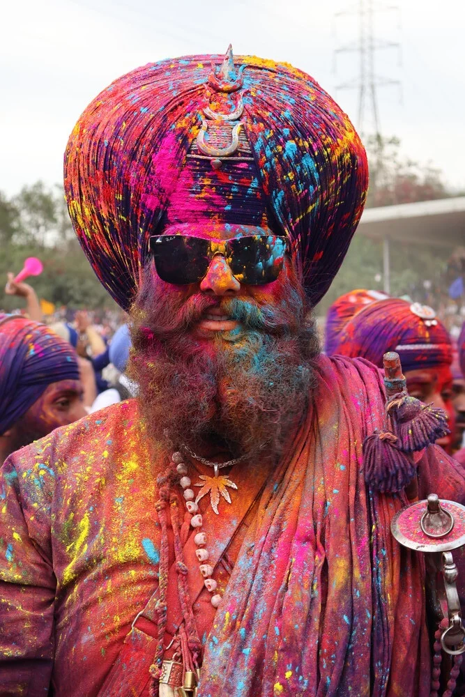 Colors of Bliss, Indien – Fotokunst von Jagdev Singh als Poster oder Acrylglasbild