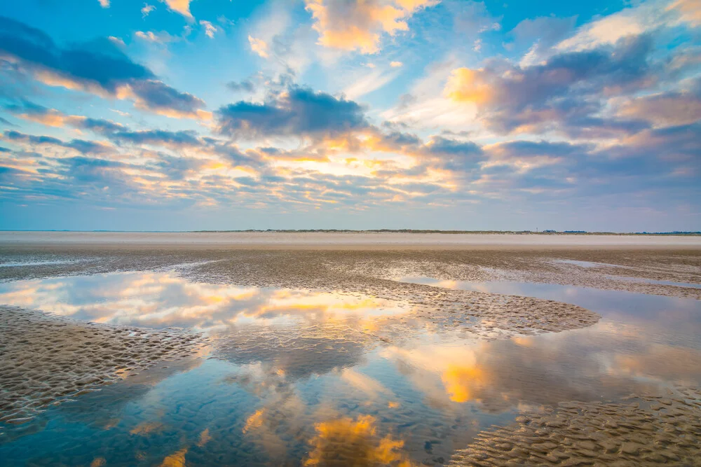Sonnenaufgang an der Nordsee, Deutschland – Fotokunst von Martin Wasilewski als Poster oder Acrylglasbild