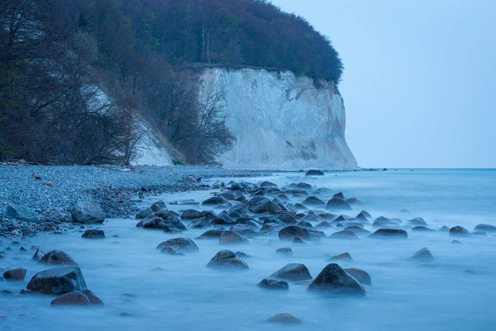 Blaue Stunde in der Piratenschlucht, Deutschland – Fotokunst von Martin Wasilewski als Poster oder Acrylglasbild