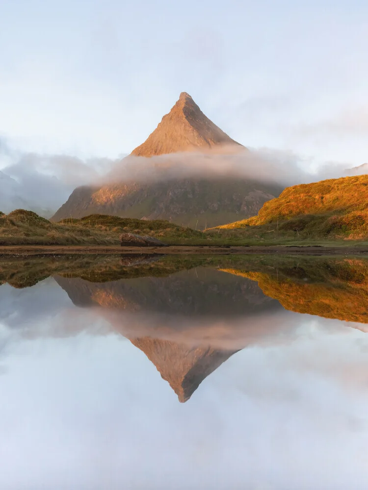 Volandstind, Norwegen, Norwegen – Fotokunst von Reiner Hofer als Poster oder Acrylglasbild