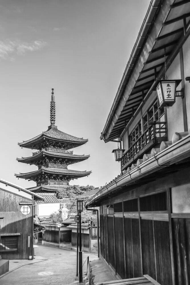 Melanie Viola, Historic Kyoto with Yasaka Pagoda in monochrome - Japan, Asia