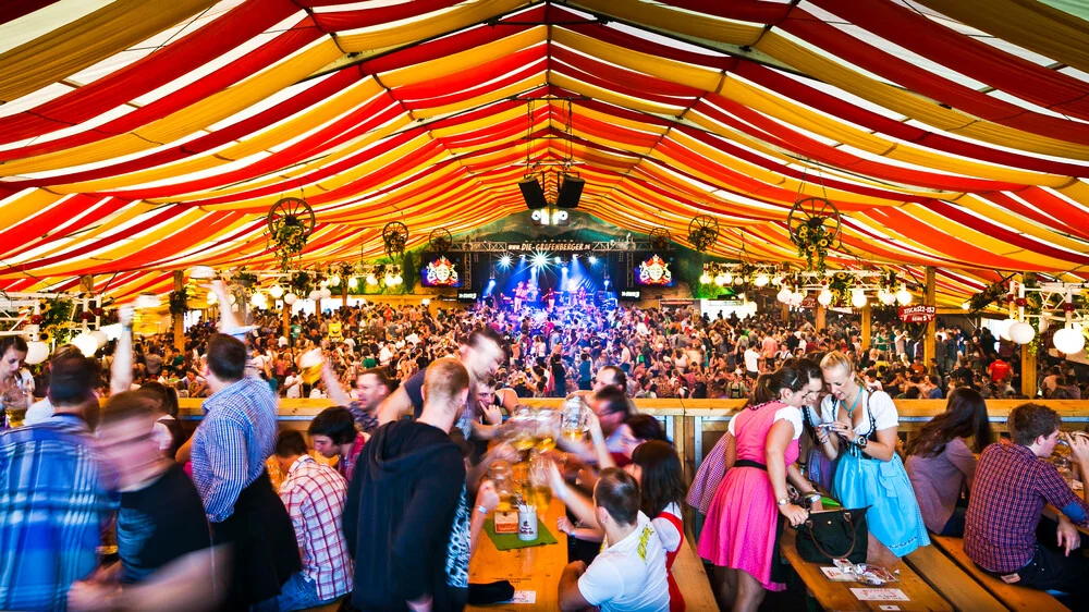 RUMMEL - Festzelt auf dem Cannstatter Wasen - fotokunst von Christoph Kalck