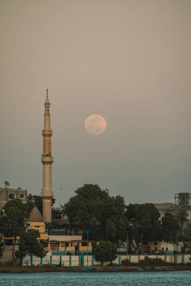 Photo art by Lotte Wildiers: tranquil moonscape over the Egyptian desert