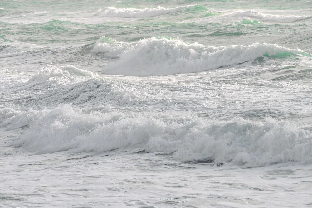 Fotokunst von Tal Paz-Fridman: sanfte Wellenbewegung im türkisfarbenen Wasser