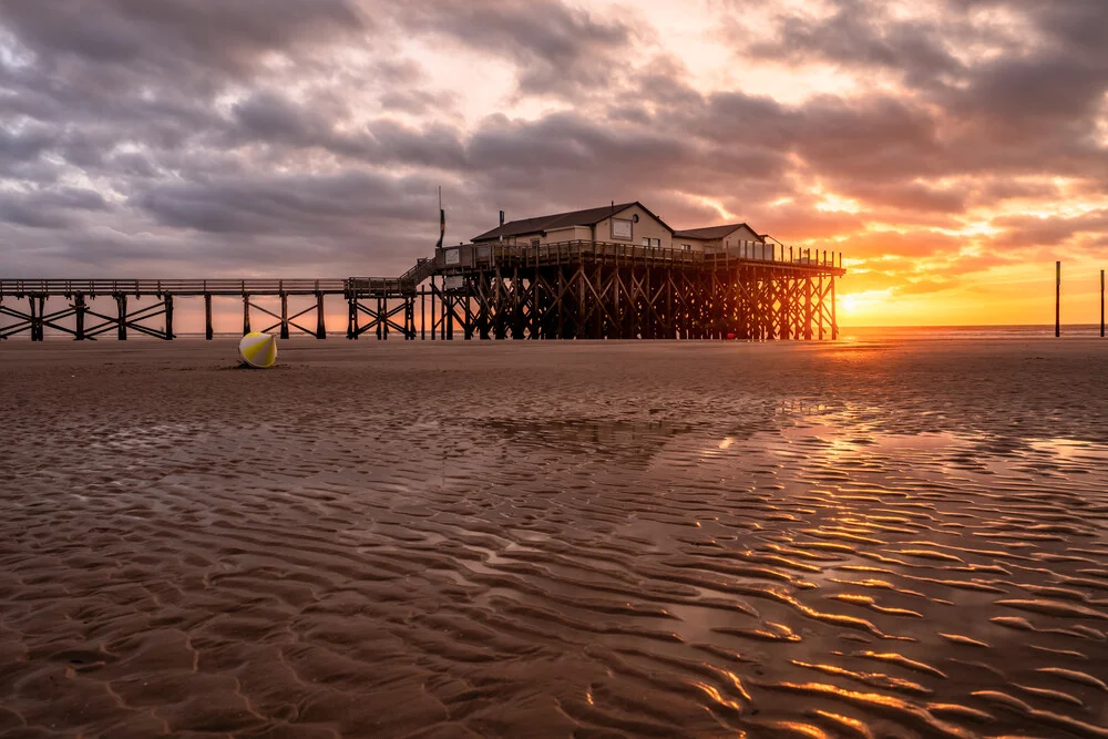 Photo art by Achim Thomae: sunset over the Wadden Sea in Sankt Peter-Ording