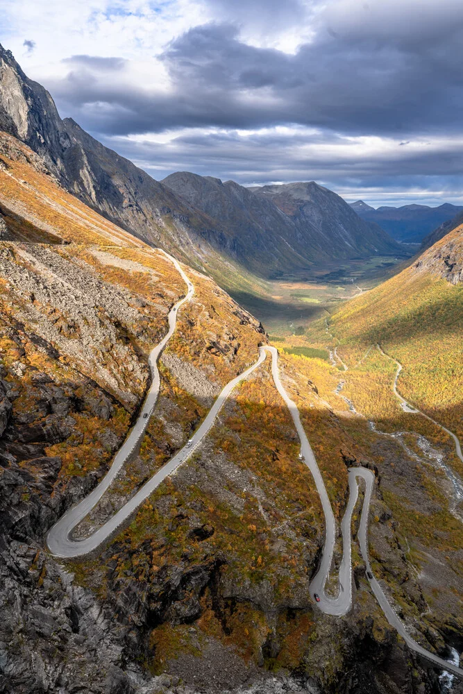 Photo art by Achim Thomae: winding road through autumnal Norwegian mountains