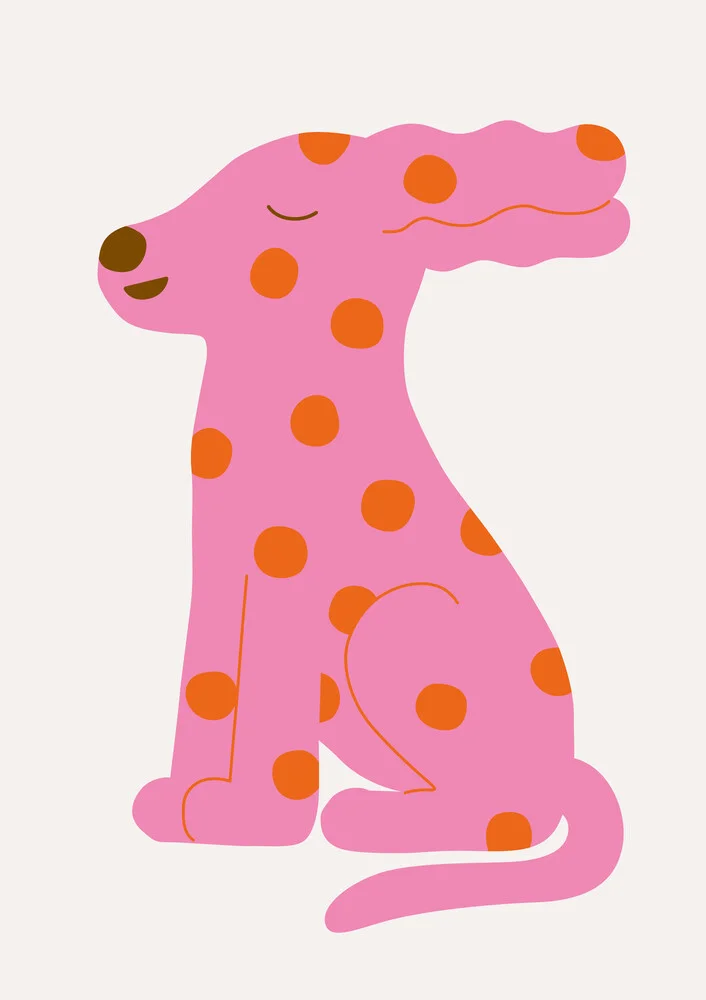 Süßer Hund im rosa Fell mit geschlossenen Augen und langen Ohren.