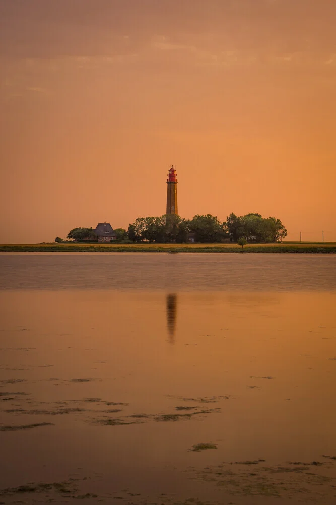 Photo art by Thomas Junklewitz: lighthouse in the evening light with soft colors
