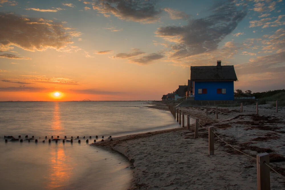 Fotokunst: friedlicher Sonnenaufgang über dem Graswarder Naturschutzgebiet am Meer