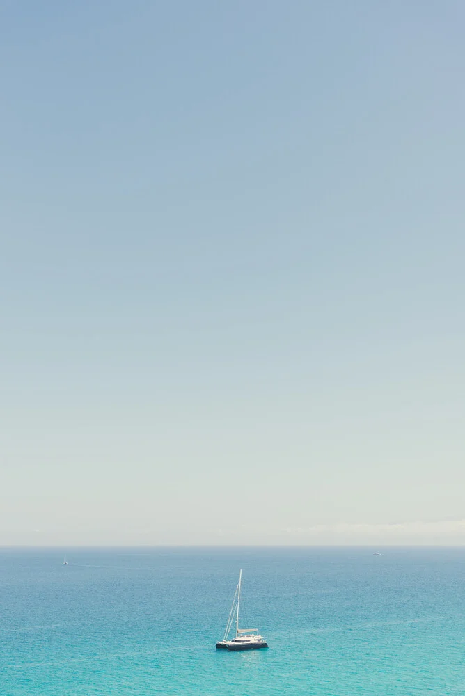Fotokunst von Diana & Ronnie: Segeln auf dem Mittelmeer mit türkisfarbenem Wasser Fotokunst von Diana & Ronnie: Segeln auf dem Mittelmeer mit türkisfarbenem Wasser