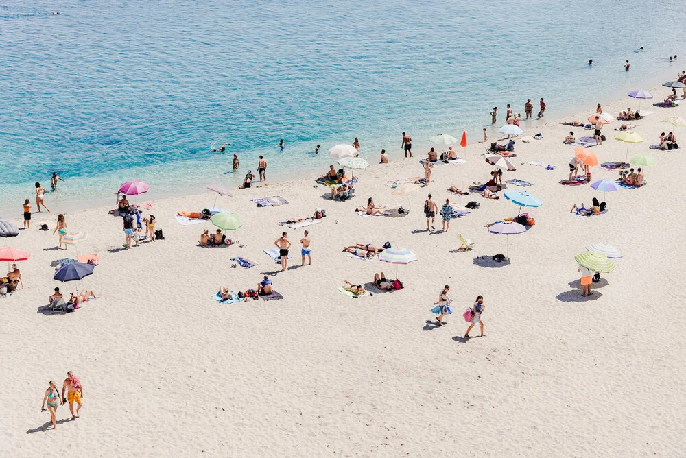 Photo art by Diana & Ronnie: People enjoying a sunny summer day at Tropea beach. Photo art by Diana & Ronnie: People enjoying a sunny summer day at Tropea beach.