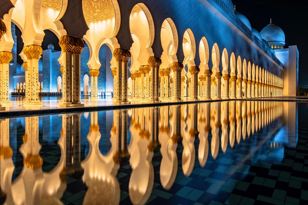 Photo art by Achim Thomae: Sheikh Zayed Mosque at night with soft illumination