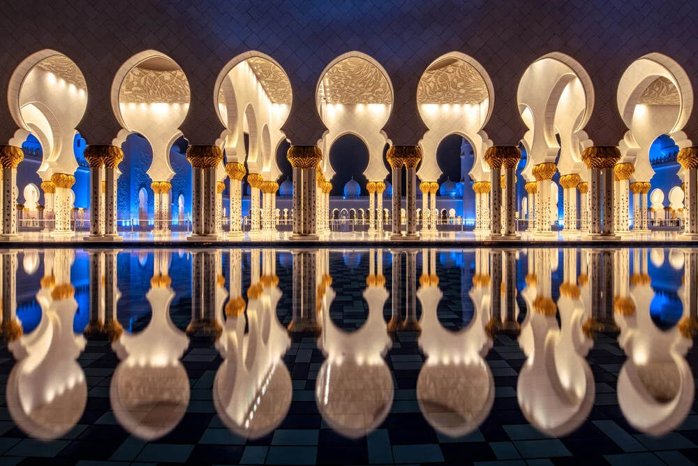 Photo art by Achim Thomae: Sheikh Zayed Mosque at night with reflection in water.