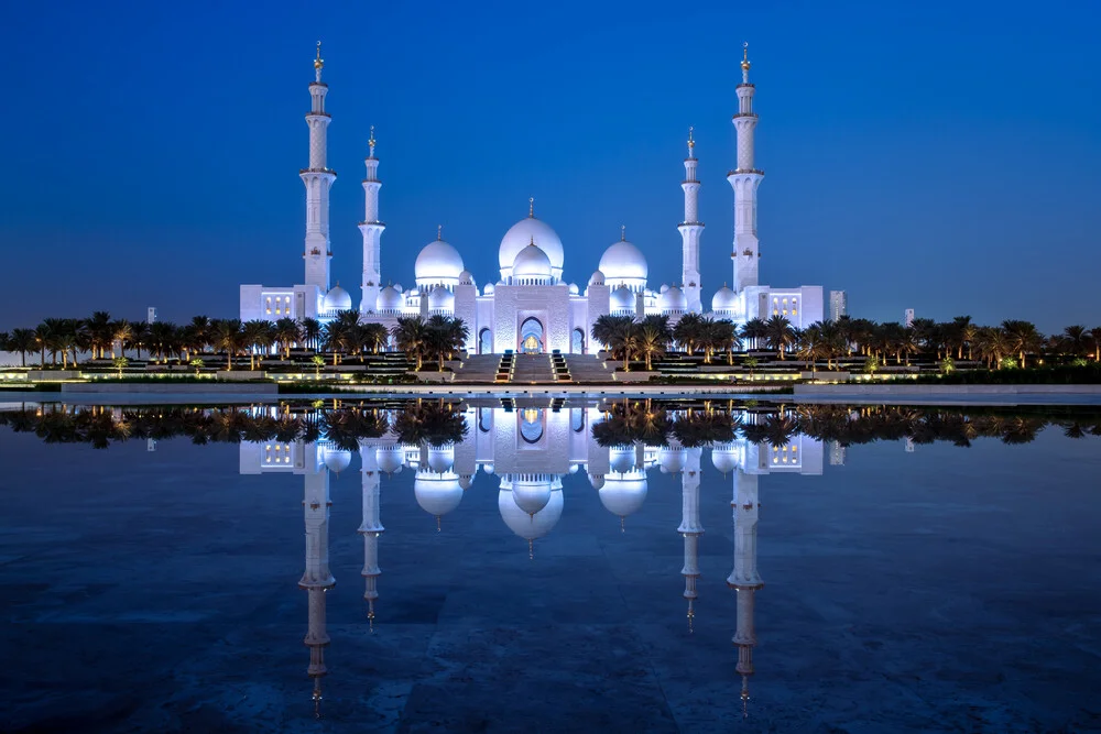 Photo art by Achim Thomae: illuminated Sheikh Zayed Mosque at sunrise