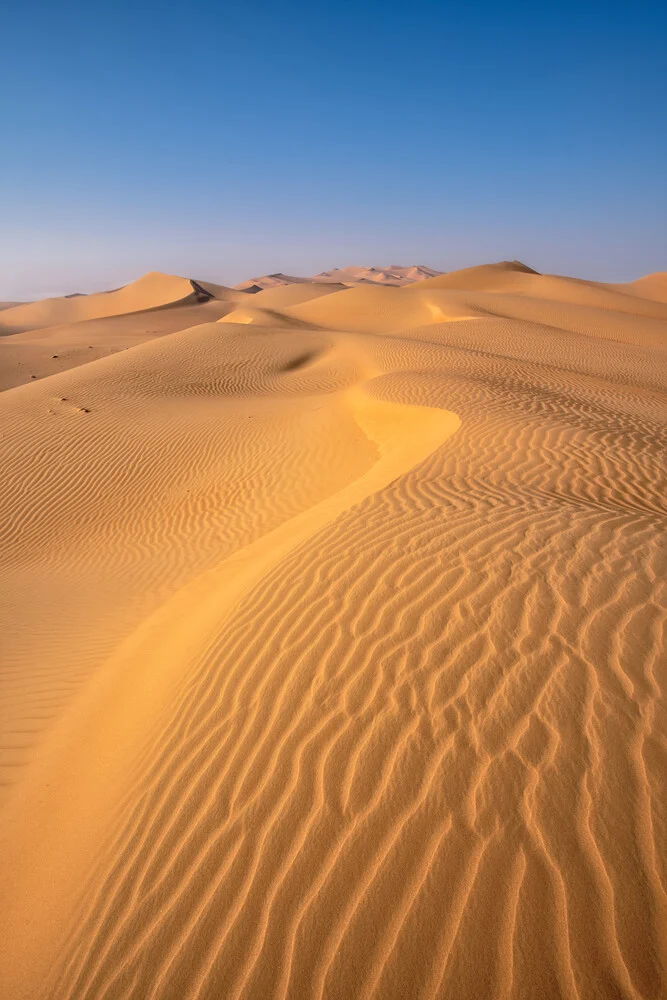 Photo art by Achim Thomae: gentle sand dunes of the Rub al Khali desert in Abu Dhabi