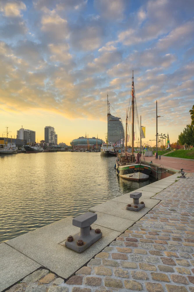 Photo art by Michael Valjak: morning mood in Bremerhaven with sunrise over the harbor.