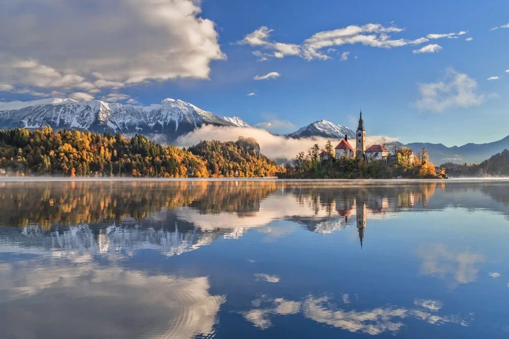Fotokunst von Achim Thomae: ruhige Herbstszene am Bleder See mit Spiegelungen