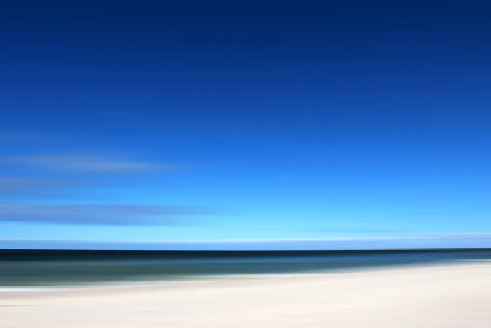 Fotokunst von Steffi Louis: sanfte Meereslandschaft mit Himmel und Sand