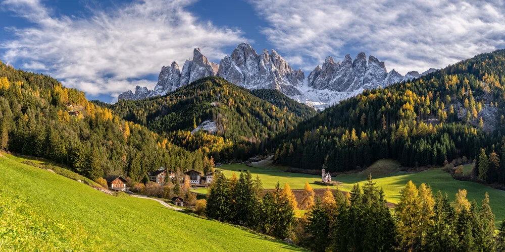 Photo art by Achim Thomae: autumn panorama with larches and Geisler peaks in South Tyrol