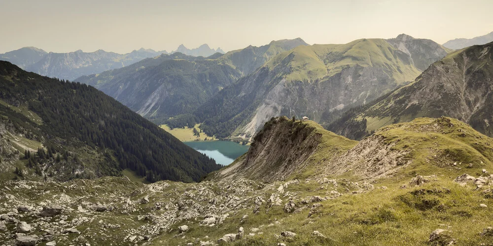 Fotokunst von Norbert Gräf: ruhiger Blick auf den Vilsalpsee in Österreich