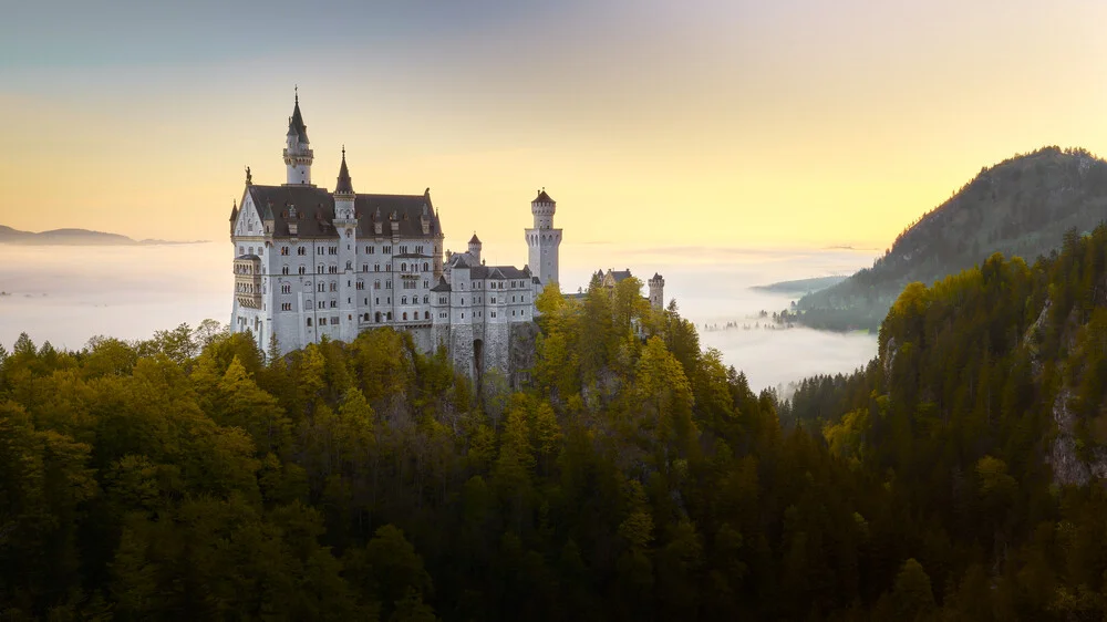 Fotokunst von Norbert Gräf: Schloss Neuschwanstein im Morgennebel