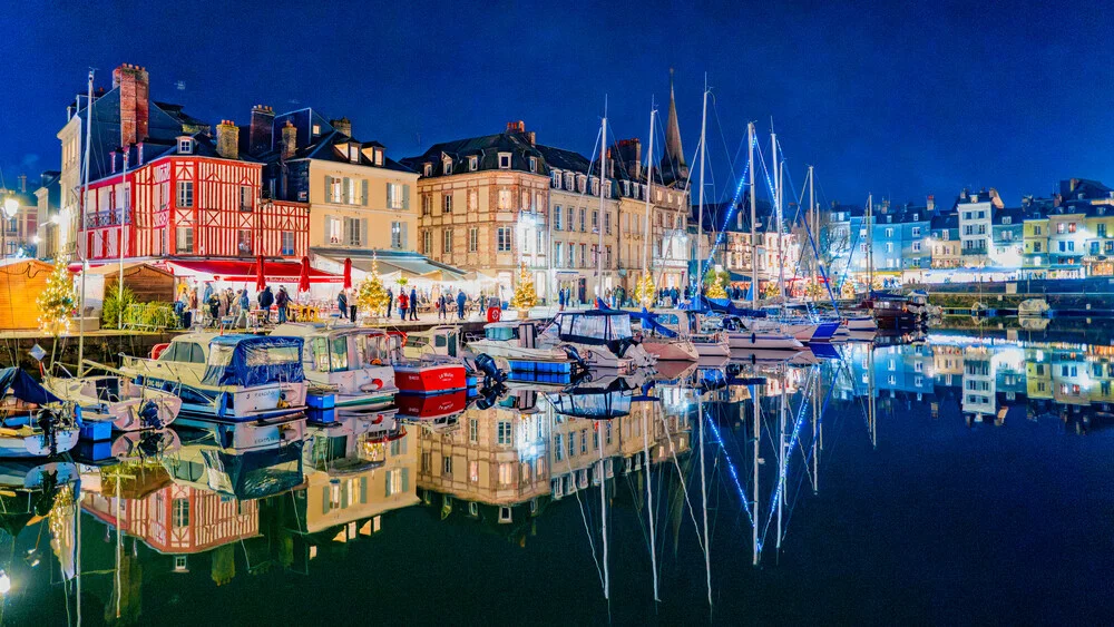 Fotokunst von J. Daniel Hunger: malerische Hafenansicht von Honfleur in der Normandie.