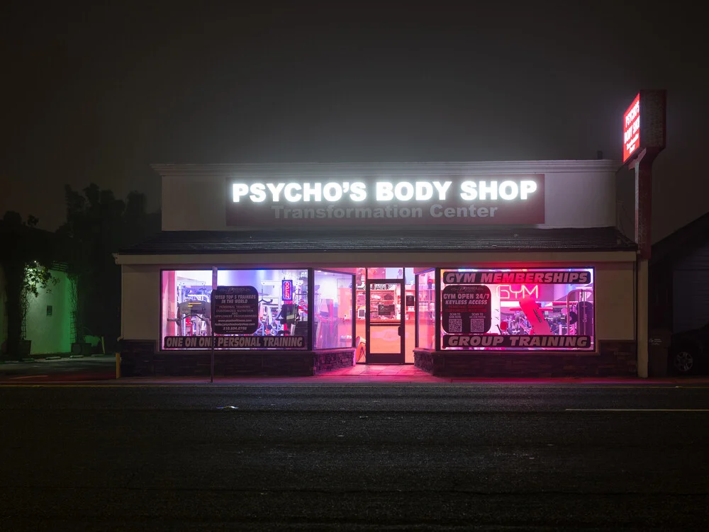 Photo art by Inflight Galerie: night city view with neon lights and contrast