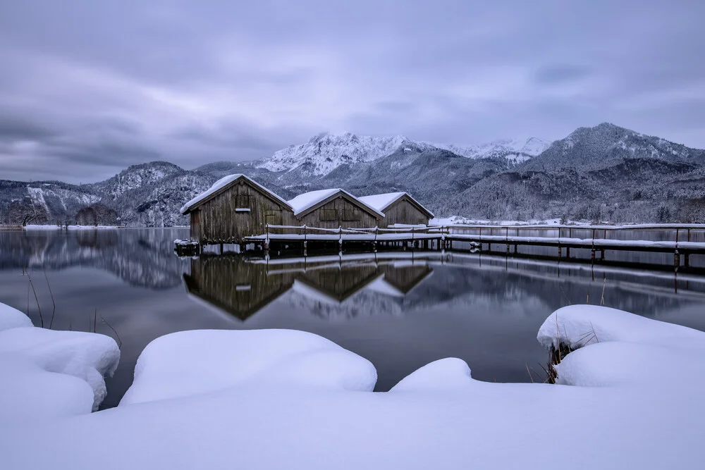 Photo art by Achim Thomae: winter landscape with snow-covered Kochelsee and mountains.