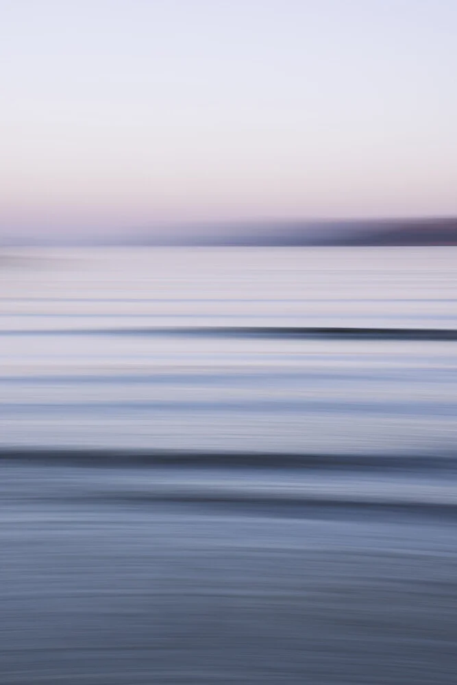 Fotokunst von Nadja Jacke: abstrakte Küstenlandschaft in sanften Abendfarben