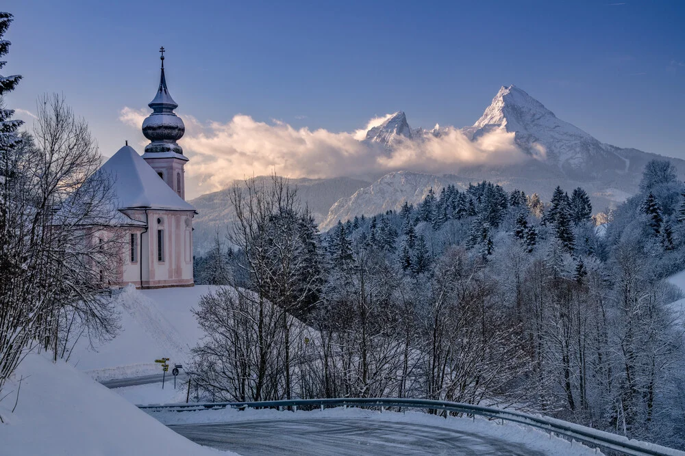 Photo art by Achim Thomae: winter landscape in Upper Bavaria with snow-covered mountains
