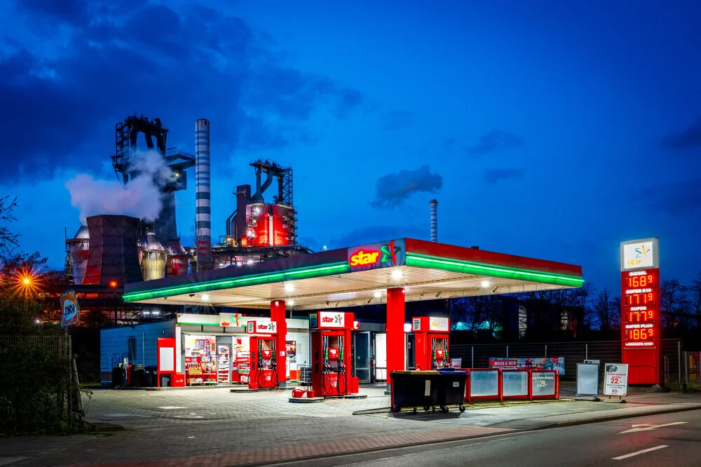 Photo art by J. Daniel Hunger: a calm scene of a gas station in the Ruhr Area