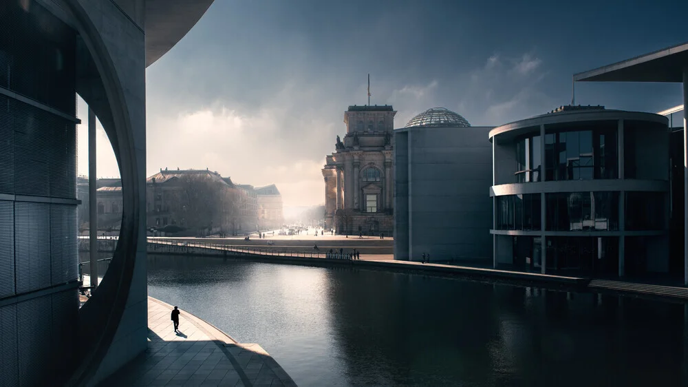 Fotokunst von Tillmann Konrad: Silhouetten und Lichtspiel in Berlin