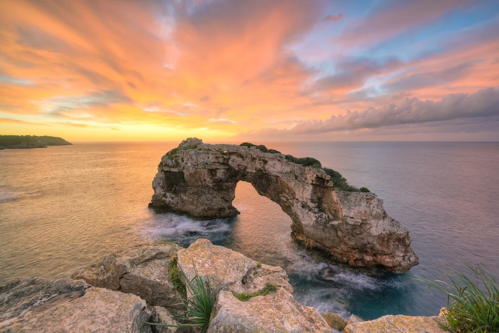 Fotokunst von Michael Valjak: Es Pontàs auf Mallorca kurz vor dem Sonnenaufgang.