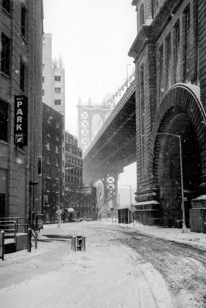 Black and white photo by Matthias Reichardt: Manhattan Bridge in the snow.