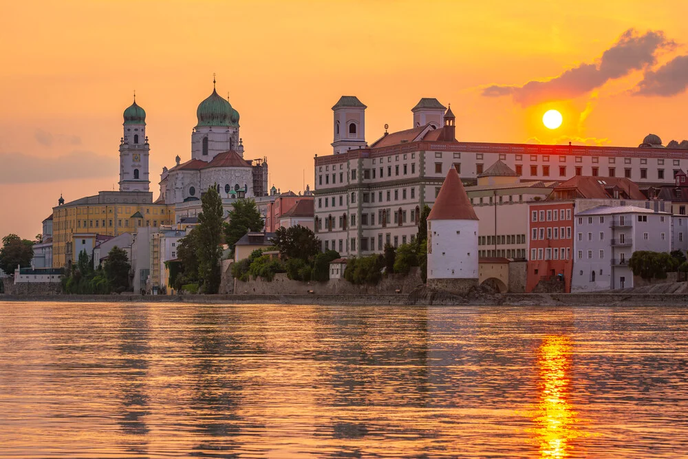 Fotokunst von Martin Wasilewski: sanfter Sonnenuntergang über Passau