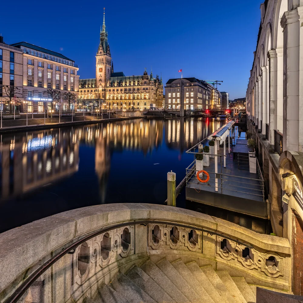 Photo art by Achim Thomae: calm sunset over Hamburg's skyline